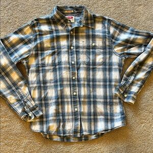 Wrangler‎ Blue and White Plaid Button Down Shirt